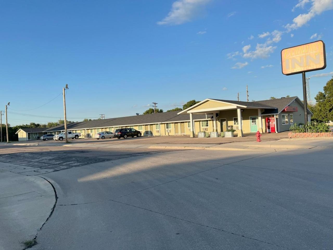 Economy Inn Mccook Exterior photo