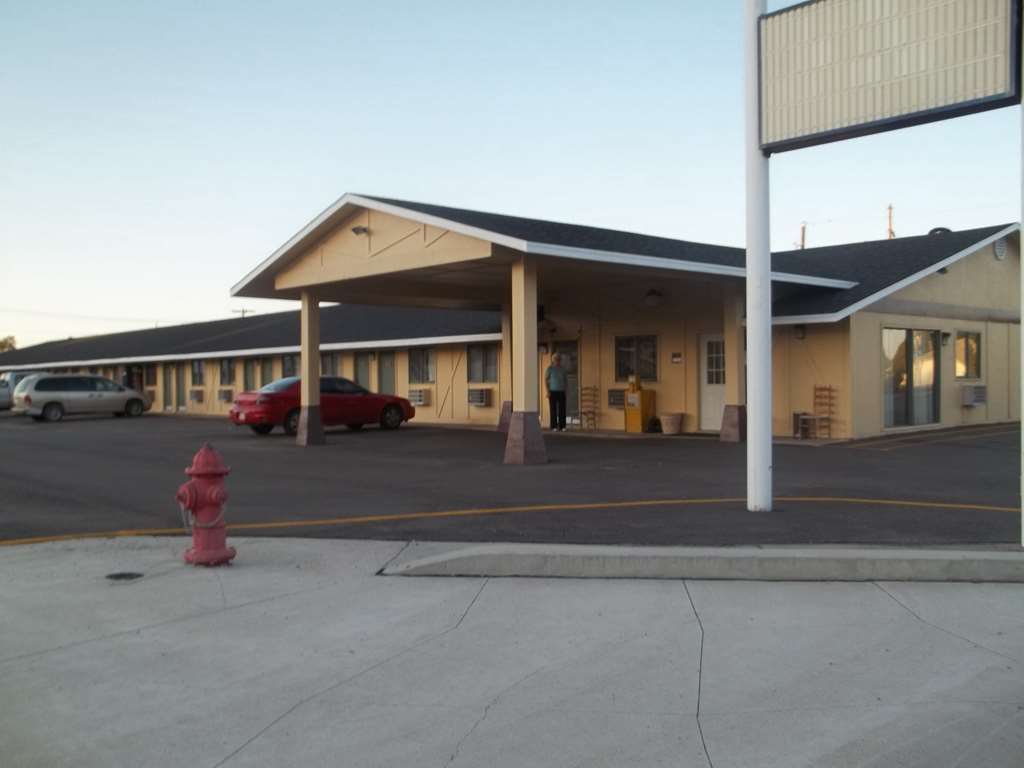 Economy Inn Mccook Exterior photo
