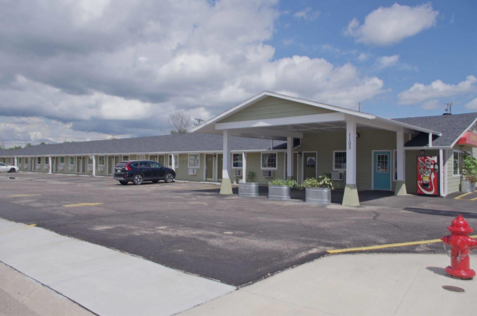 Economy Inn Mccook Exterior photo