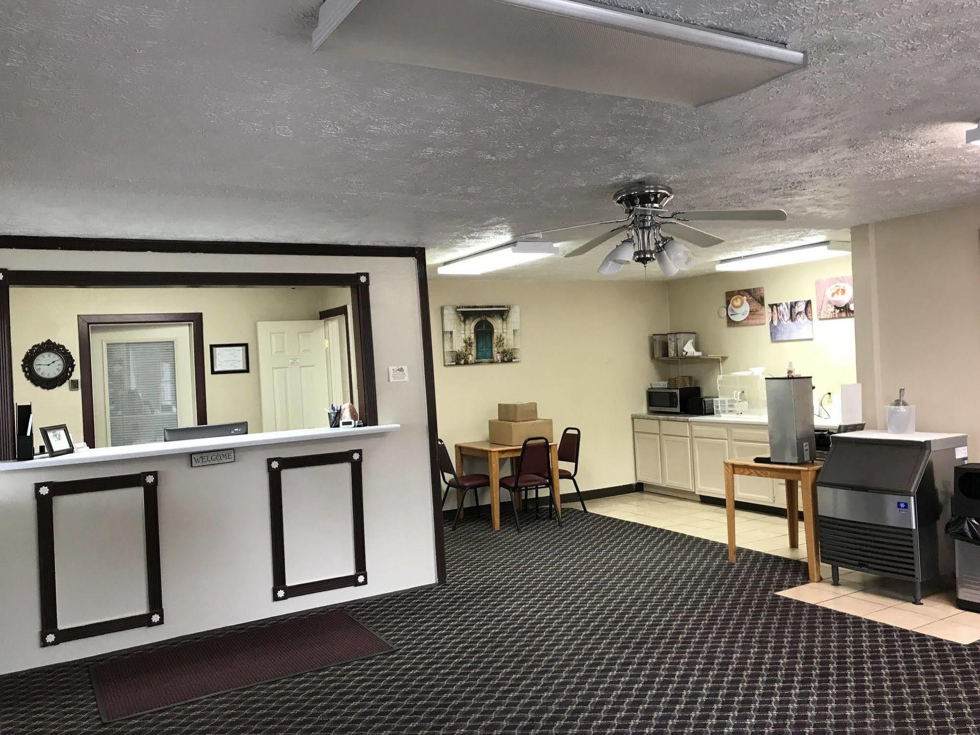 Economy Inn Mccook Exterior photo